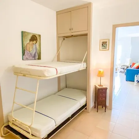 Apartment Precioso Con Piscina, Y Cerca De La Playa